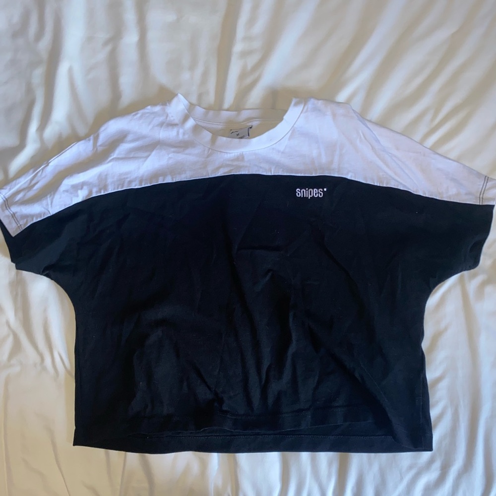women’s size medium snipes black & white cropped tee top